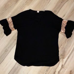 Short sleeve shirt with criss cross v neck size small